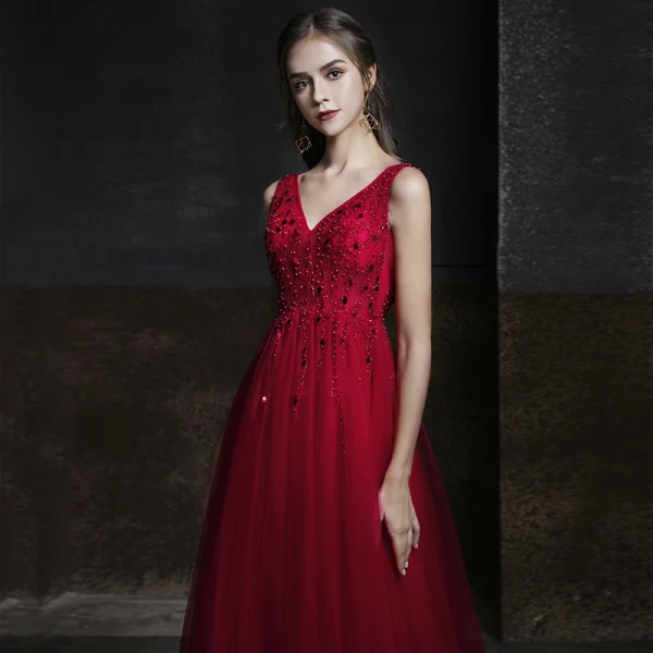 Élégant Bordeaux Robe De Soirée 2020 Empire V-Cou Sans Manches Perlage Paillettes Longue Volants Dos Nu Robe De Ceremonie