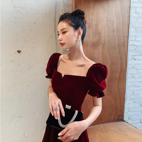 Vintage / Retro Burgundy Velour Homecoming Graduation Dresses 2020 A-Line / Princess Square Neckline Puffy Short Sleeve Tea-length Ruffle Backless Formal Dresses