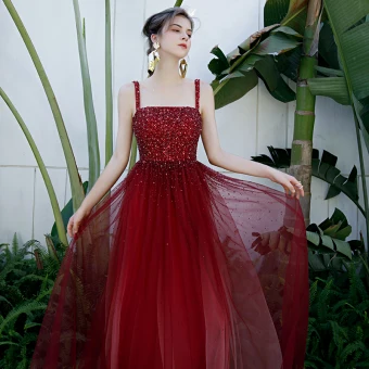 High End Burgundy Dansande Balklänningar 2020 Prinsessa Axlar Ärmlös Paljetter Beading Långa Ruffle Halterneck Formella Klänningar