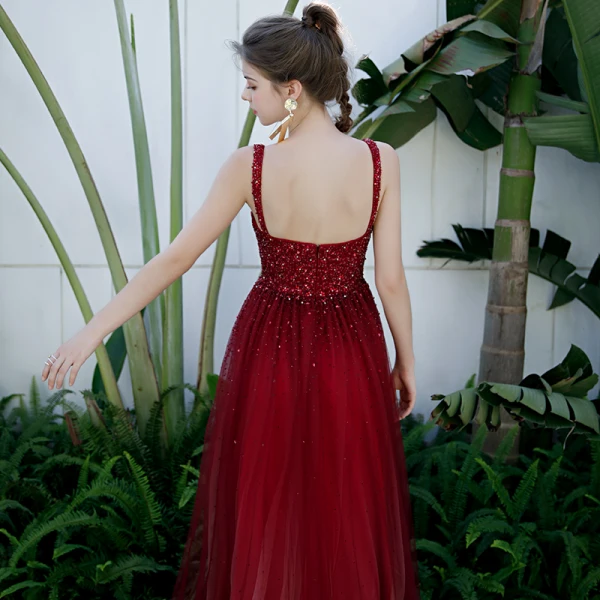 Haut de Gamme Bordeaux Dansant Robe De Bal 2020 Princesse épaules Sans Manches Paillettes Perlage Longue Volants Dos Nu Robe De Ceremonie