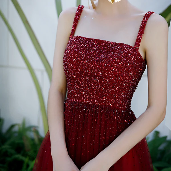 Haut de Gamme Bordeaux Dansant Robe De Bal 2020 Princesse épaules Sans Manches Paillettes Perlage Longue Volants Dos Nu Robe De Ceremonie