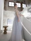 Haut de Gamme Bleu Ciel Transparentes Dansant Robe De Bal 2020 Princesse Encolure Dégagée Manches Courtes Perlage Paillettes Train De Balayage Volants Robe De Ceremonie