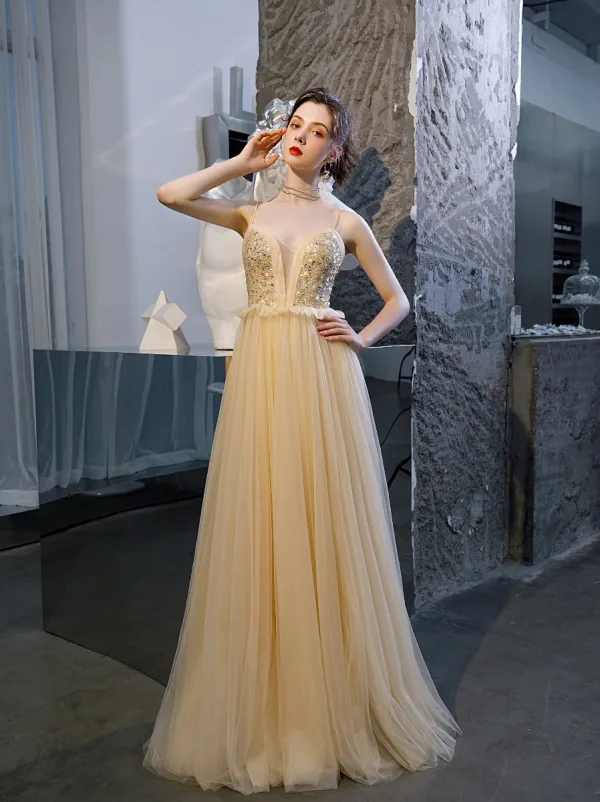 Sexy Champagner Ballkleider 2020 A Linie Spaghettiträger Tiefer V-Ausschnitt Ärmellos Perlenstickerei Strass Glanz Tülle Lange Rüschen Rückenfreies Festliche Kleider