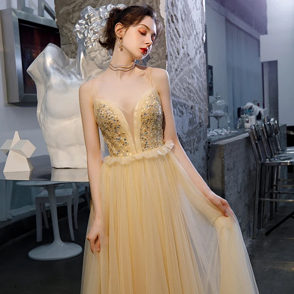 Sexy Champagner Ballkleider 2020 A Linie Spaghettiträger Tiefer V-Ausschnitt Ärmellos Perlenstickerei Strass Glanz Tülle Lange Rüschen Rückenfreies Festliche Kleider