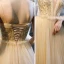 Sexy Champagner Ballkleider 2020 A Linie Spaghettiträger Tiefer V-Ausschnitt Ärmellos Perlenstickerei Strass Glanz Tülle Lange Rüschen Rückenfreies Festliche Kleider