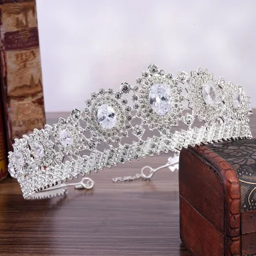 Klasyczna Srebrny Tiara Ozdoby Do Włosów Ślubne 2020 Stop Cyrkon Rhinestone Ślub Akcesoria