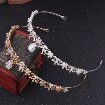 Proste Simple Perła Rhinestone Tiara Ozdoby Do Włosów Ślubne 2020 Stop Ślub Akcesoria