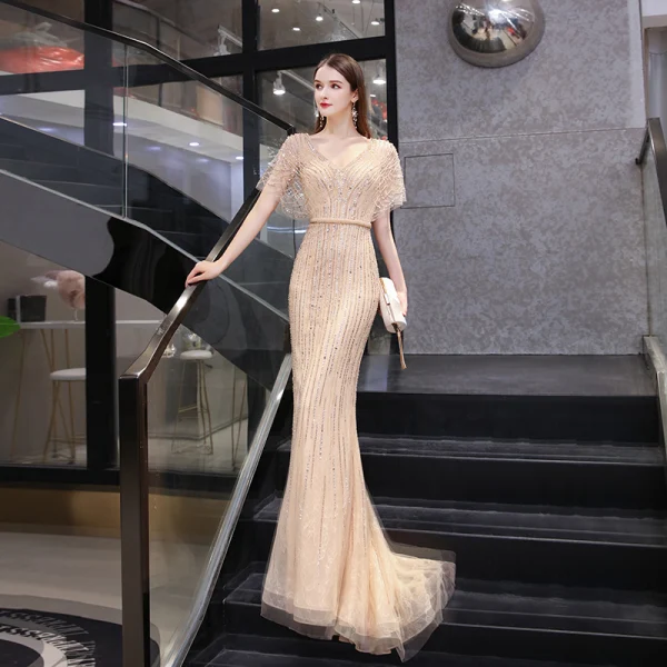 Haut de Gamme Noire Robe De Soirée 2020 Trompette / Sirène V-Cou Manches Courtes Paillettes Fait main Perlage Train De Balayage Robe De Ceremonie