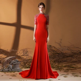 Élégant Vintage Originale Rouge Robe De Soirée 2020 Trompette Sirène Col Haut Manches Courtes Perlage Faux Diamant Train De Balayage Volants Robe De Ceremonie