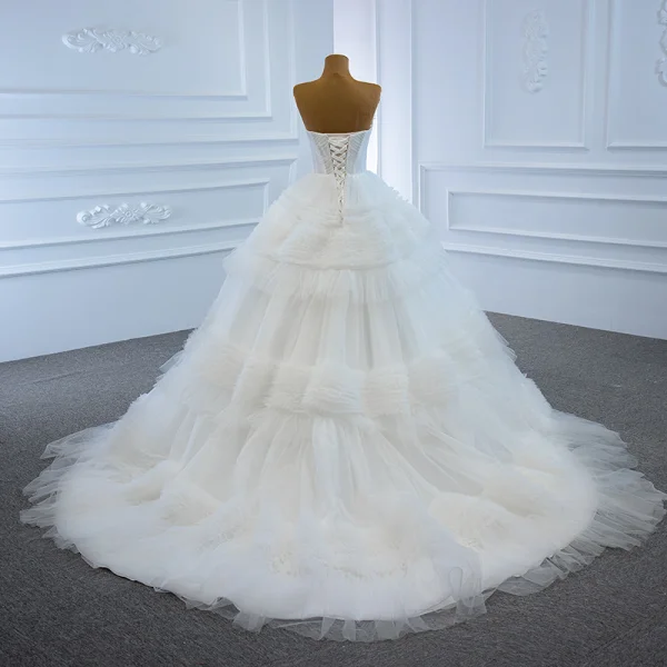 High-end Hvit Organza Bryllups Brudekjoler 2020 Ballkjole Kjæreste Uten Ermer Ryggløse Chapel Train Buste
