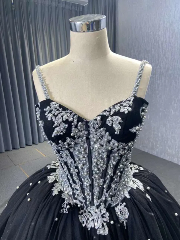 Luxury Gorgeous Black Silver Prom Dresses 2024 Crossed Straps Lace Pearl Tulle Formal