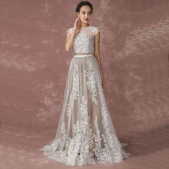 Romantic Beach Champagne Wedding Dresses 2017 A Line Princess Short Sleeve Scoop Neck Appliques Lace Sweep Train