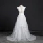Elegante Weiß Strand Durchsichtige Brautkleider 2018 A Linie Rundhalsausschnitt Ärmellos Rückenfreies Perle Verdeckter Knopf Applikationen Mit Spitze Stoffgürtel Rüschen Hof-Schleppe