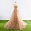Elegant Champagne Ballkjoler 2017 Prinsesse Kjæreste Uten Ermer Ryggløse Appliques Blonder Plissert Tyll Formelle Kjoler Chapel Train