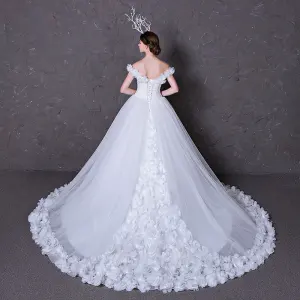 Chic Belle Fleur Robe De Mariée 2017 De L Épaule Jardin Extérieur Blanche Robe Boule