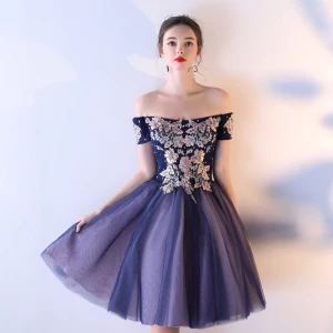 Chic Belle Bleu Marine Robe De Graduation 2017 Dentelle Bustier Appliques Dos Nu Brodé Charmeuse De Retour Robe De Fete