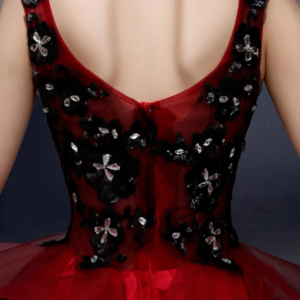 Chic / Beautiful 2017 Burgundy Party Dresses V-Neck Lace Handmade Appliques Backless Rhinestone A-Line / Princess Cocktail Dresses
