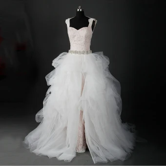 Atemberaubend Champagner Brautkleider 2017 Ballkleid Garten Im Freien Ärmellos Applikationen Spitze Tülle Perlenstickerei Perle Rückenfreies Hof Schleppe