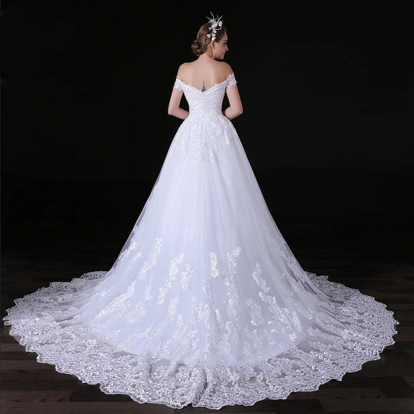 Elegant Hvit Brudekjoler 2017 Prinsesse Av Skulderen Kjæreste Ryggløse Appliques Blonder Paljetter Buste Tyll Chapel Train