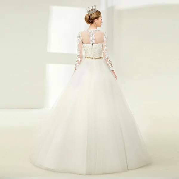 Elegant White Ball Gown Wedding Dresses 2017 Scoop Neck Long Sleeve Appliques Lace Beading Pearl Metal Sash Floor-Length / Long