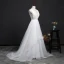 Elegante Weiß Strand Durchsichtige Brautkleider 2018 A Linie Rundhalsausschnitt Ärmellos Rückenfreies Perle Verdeckter Knopf Applikationen Mit Spitze Stoffgürtel Rüschen Hof-Schleppe