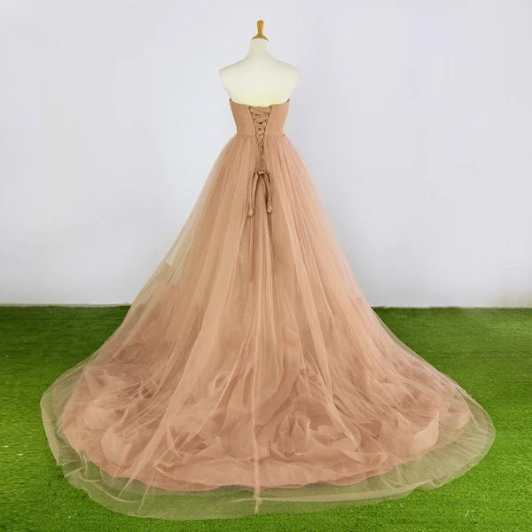 Elegant Champagne Ballkjoler 2017 Prinsesse Kjæreste Uten Ermer Ryggløse Appliques Blonder Plissert Tyll Formelle Kjoler Chapel Train