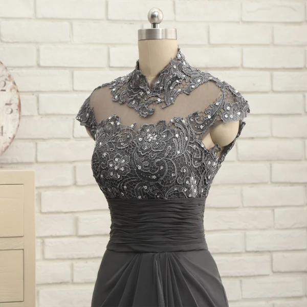 Luxus Grå Havfrue Kjoler Til Brudens Mor 2019 Blonde Organza Håndlavet Halterneck Beading Høj Hals Applikationsbroderi Pailletter Kirke Feje tog Kjoler Til Bryllup