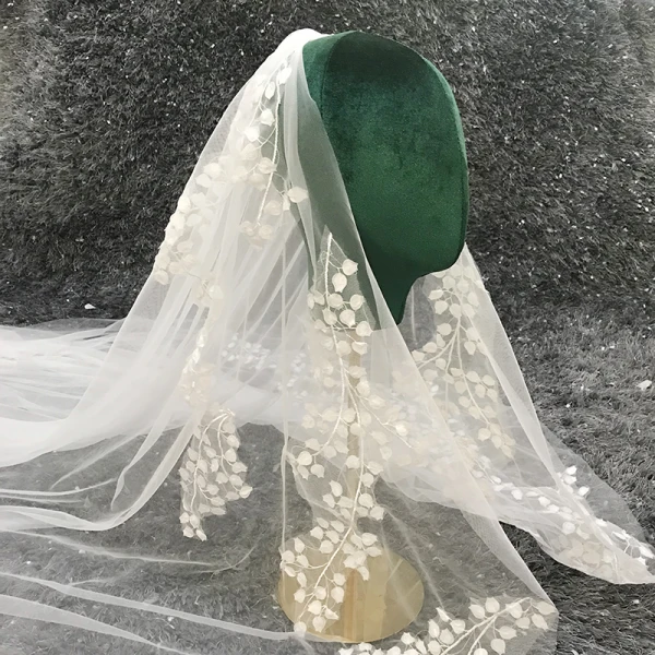 Chic / Belle Blanche Voile De Mariée 2020 Tulle Appliques Chapel Train Mariage Accessorize