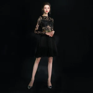 Moderne Mode Noire Robe De Graduation 2018 Princesse Tulle U Cou Lacer Perlage Percé Courte Soirée Robe De Ceremonie