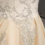 Sexy Atemberaubend Champagner Plus Größe Ballkleid Brautkleider / Hochzeitskleider 2020 Spitze Tülle Gekreuzte Träger Handgefertigt Perlenstickerei Pailletten Applikationen Rückenfreies Kapelle-Schleppe Hochzeit