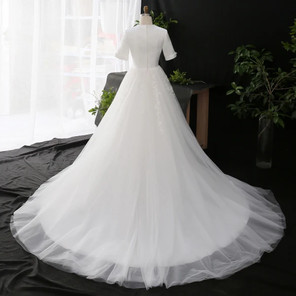 Simple Blanche Grande Taille Robe De Mariée 2020 Princesse Manches Courtes V-Cou Couleur Unie Dentelle Fait main Appliques Brodé Chapel Train Mariage