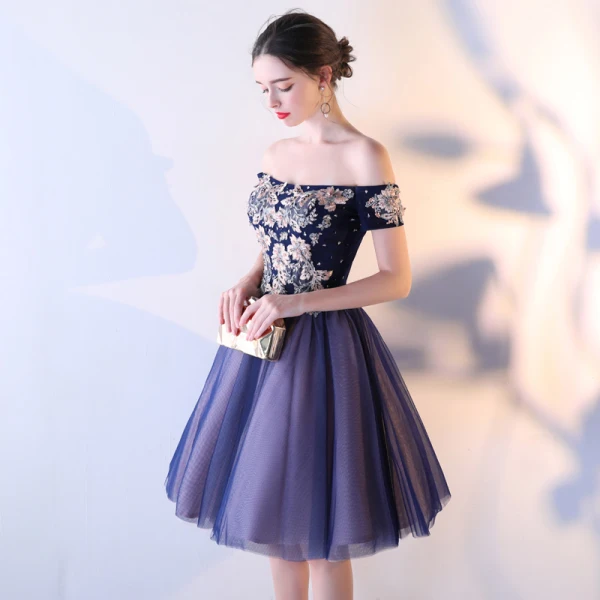Schöne Marineblau Abiballkleider 2017 Spitze Bandeau Applikationen Rückenfreies Stickerei Charmeuse Heimkehr Partykleider