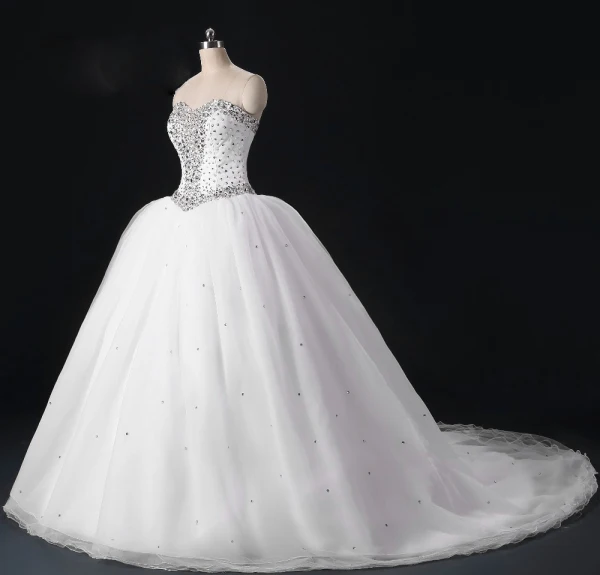 Sparkly Hvit Brudekjoler 2017 Ryggløse Kjæreste Uten Ermer Beading Krystall Paljetter Organza Ballkjole Feie Tog