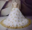 Scintillantes Blanche Doré Robe De Mariée 2017 Encolure Dégagée épaules Manches Longues Appliques En Dentelle Paillettes Robe Boule Royal Train