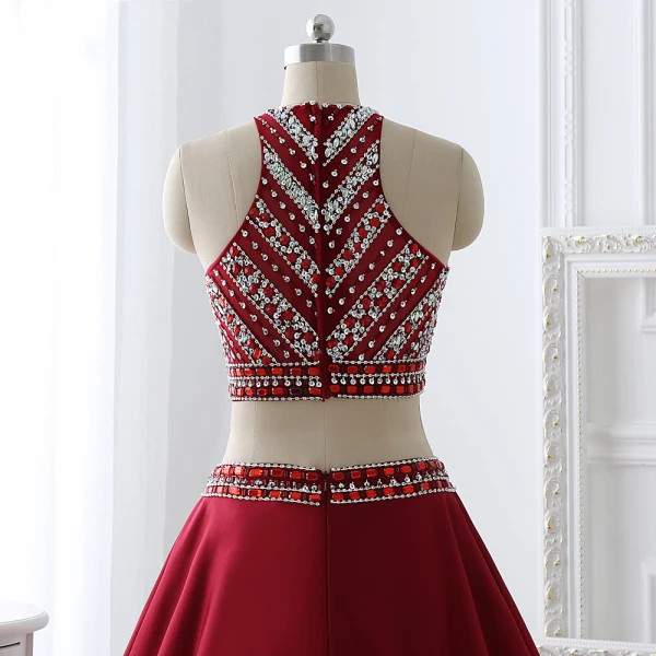 Glittrande 2 Bit Burgundy Balklänningar 2017 Prinsessa Urringning Ärmlös Beading Kristall Rhinestone Långa Satin Formella Klänningar