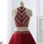 Glittrande 2 Bit Burgundy Balklänningar 2017 Prinsessa Urringning Ärmlös Beading Kristall Rhinestone Långa Satin Formella Klänningar