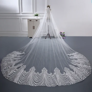 Snygga Fina Cathedral Train Vita Bröllop Tyll Appliqués Brudslöja 2018