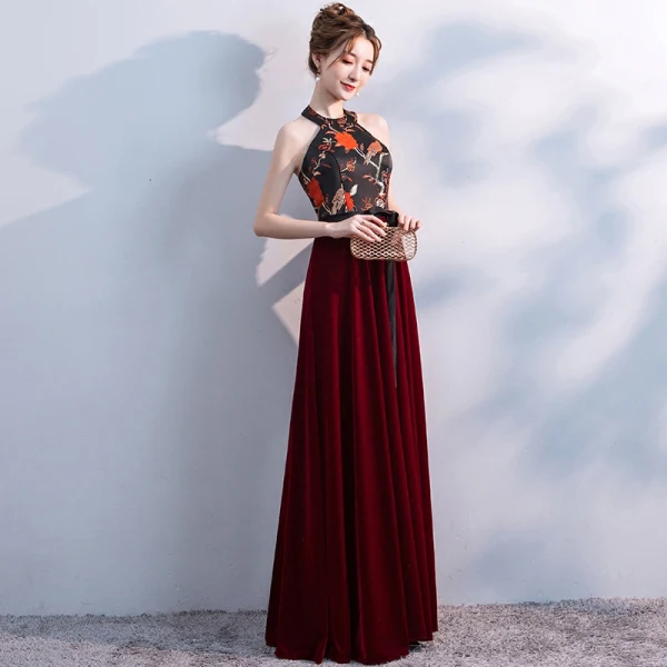 Snygga / Fina Burgundy Aftonklänningar 2017 Hög Hals Prinsessa Burgundy Halterneck Broderade Polyester Afton Formella Klänningar