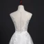 Elegante Weiß Strand Durchsichtige Brautkleider 2018 A Linie Rundhalsausschnitt Ärmellos Rückenfreies Perle Verdeckter Knopf Applikationen Mit Spitze Stoffgürtel Rüschen Hof-Schleppe