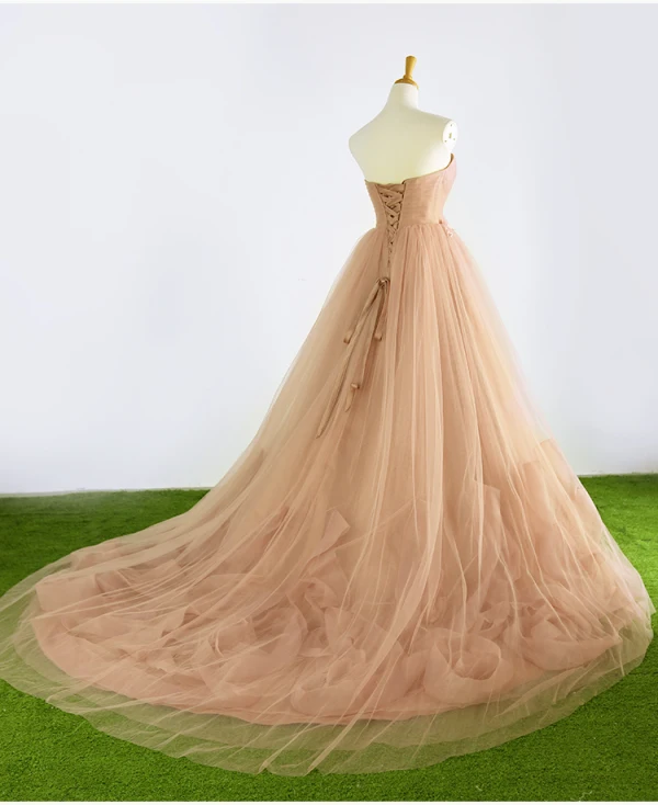 Elegant Champagne Ballkjoler 2017 Prinsesse Kjæreste Uten Ermer Ryggløse Appliques Blonder Plissert Tyll Formelle Kjoler Chapel Train