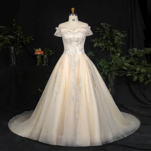 Sexy Slående Champagne Pluss Størrelsen Ballkjole Brudekjoler 2020 Blonder Tyll Kryssede Stropper Håndlaget Beading Paljetter Appliques Ryggløse Chapel Train Bryllup