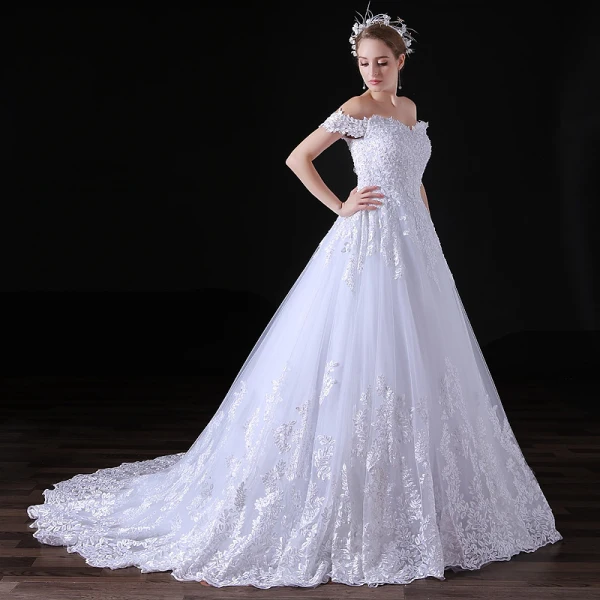 Elegant Hvit Brudekjoler 2017 Prinsesse Av Skulderen Kjæreste Ryggløse Appliques Blonder Paljetter Buste Tyll Chapel Train