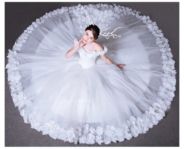 Chic / Beautiful Flower Wedding Dresses 2017 Off-The-Shoulder Outdoor / Garden White Ball Gown