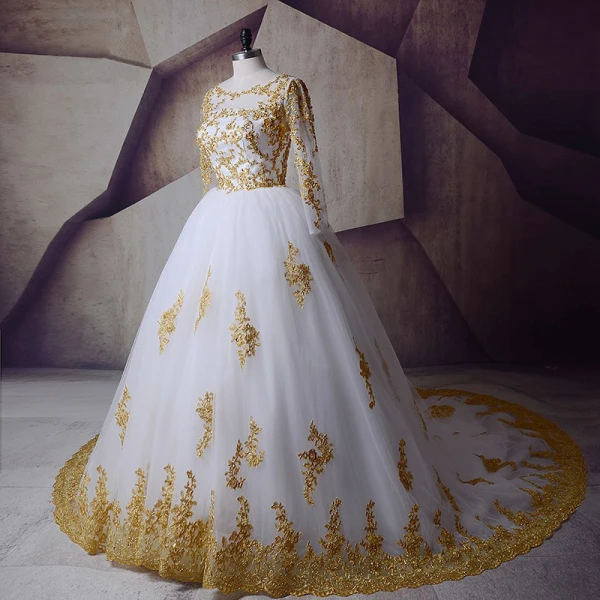 Scintillantes Blanche Doré Robe De Mariée 2017 Encolure Dégagée épaules Manches Longues Appliques En Dentelle Paillettes Robe Boule Royal Train