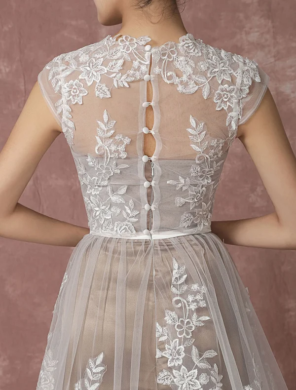 Romantique Plage Champagne Robe De Mariée 2017 Princesse Manches Courtes Encolure Dégagée Appliques En Dentelle Train De Balayage