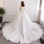 Glamourös Weiß Hochzeit Applikationen Rückenfreies Perlenstickerei Stickerei Spitze Tülle Bandeau Ballkleid Kapelle-Schleppe Übergröße Brautkleider / Hochzeitskleider 2019