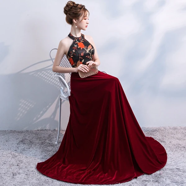 Snygga / Fina Burgundy Aftonklänningar 2017 Hög Hals Prinsessa Burgundy Halterneck Broderade Polyester Afton Formella Klänningar
