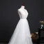Elegante Weiß Strand Durchsichtige Brautkleider 2018 A Linie Rundhalsausschnitt Ärmellos Rückenfreies Perle Verdeckter Knopf Applikationen Mit Spitze Stoffgürtel Rüschen Hof-Schleppe