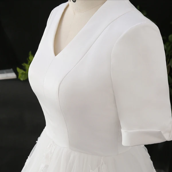 Simple Blanche Grande Taille Robe De Mariée 2020 Princesse Manches Courtes V-Cou Couleur Unie Dentelle Fait main Appliques Brodé Chapel Train Mariage