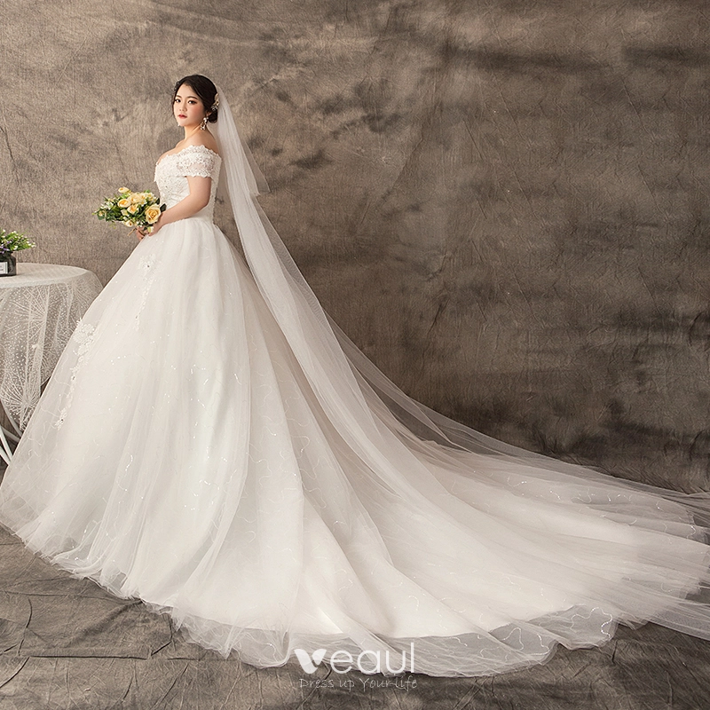 Moderne Mode Blanche Grande Taille Robe De Mariee 2019 Dentelle Tulle Appliques Dos Nu Perlage Faux Diamant Chapel Train Mariage